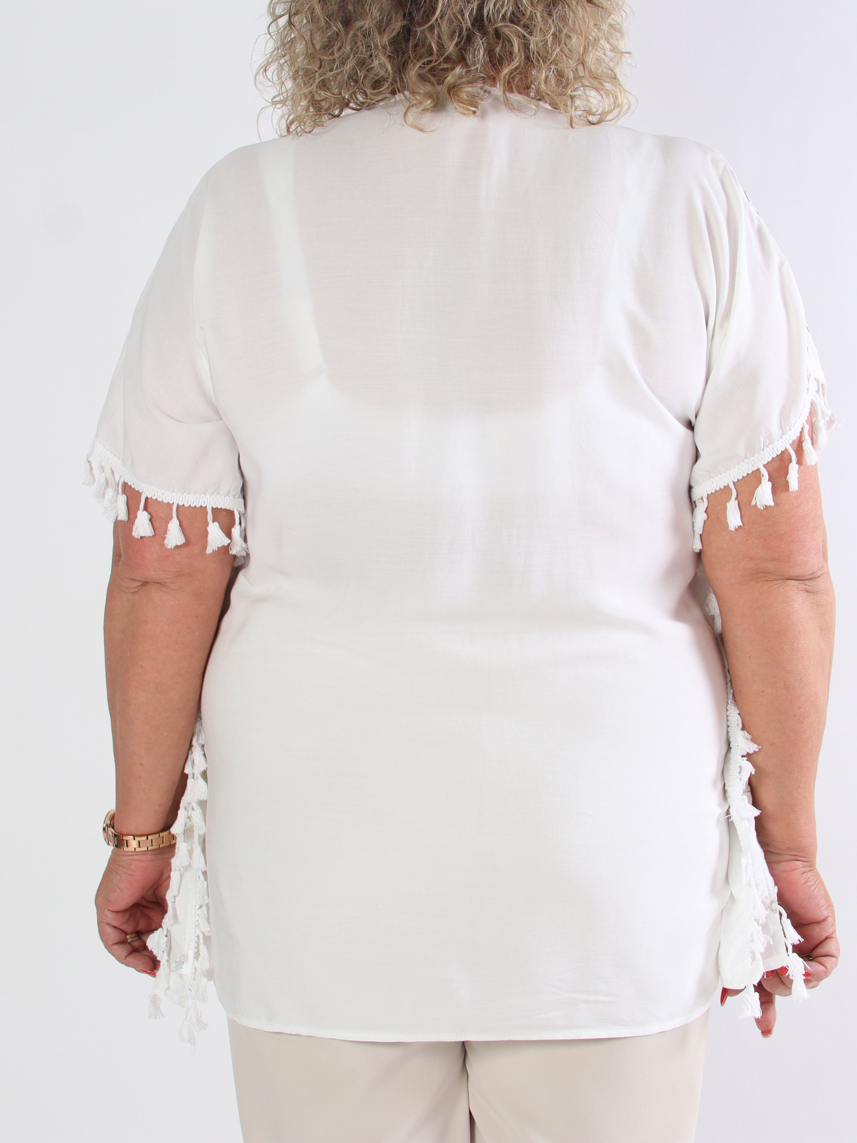 Aloha - Plus size-tunika i viskos med guldbroderi och tofsar